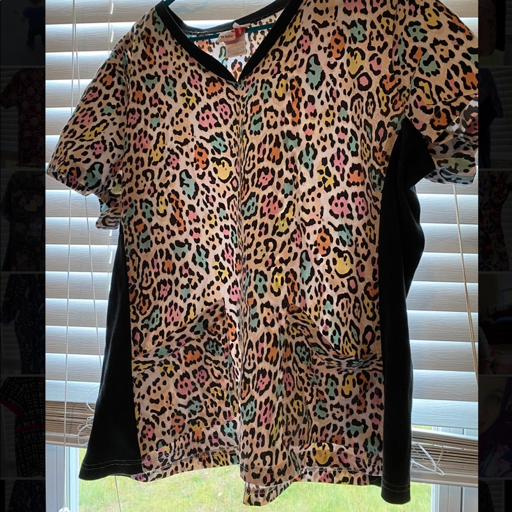 Women’s scrub top